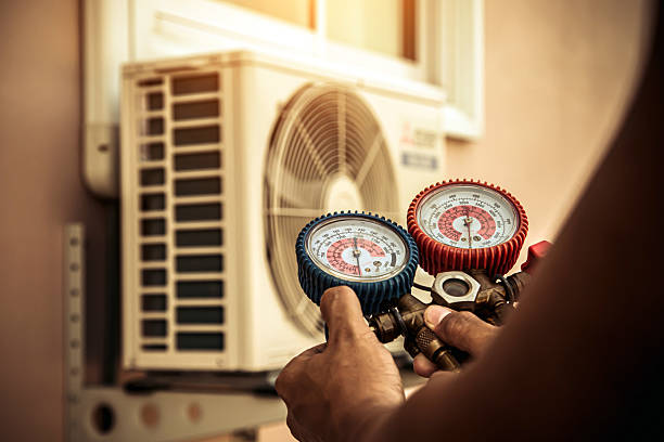 Professional Hvac Installation technician working in Cloverdale, IN
